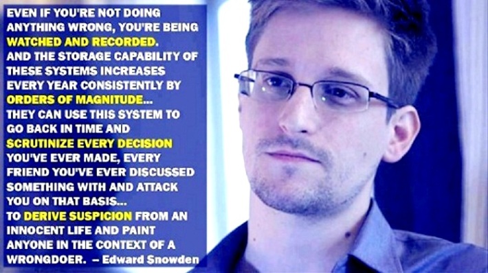 Edward Snowden, ex analista de la CIA que denunció las prácticas de vigilancia masiva por los servicios de inteligencia (Imagen: Mondoweiss)